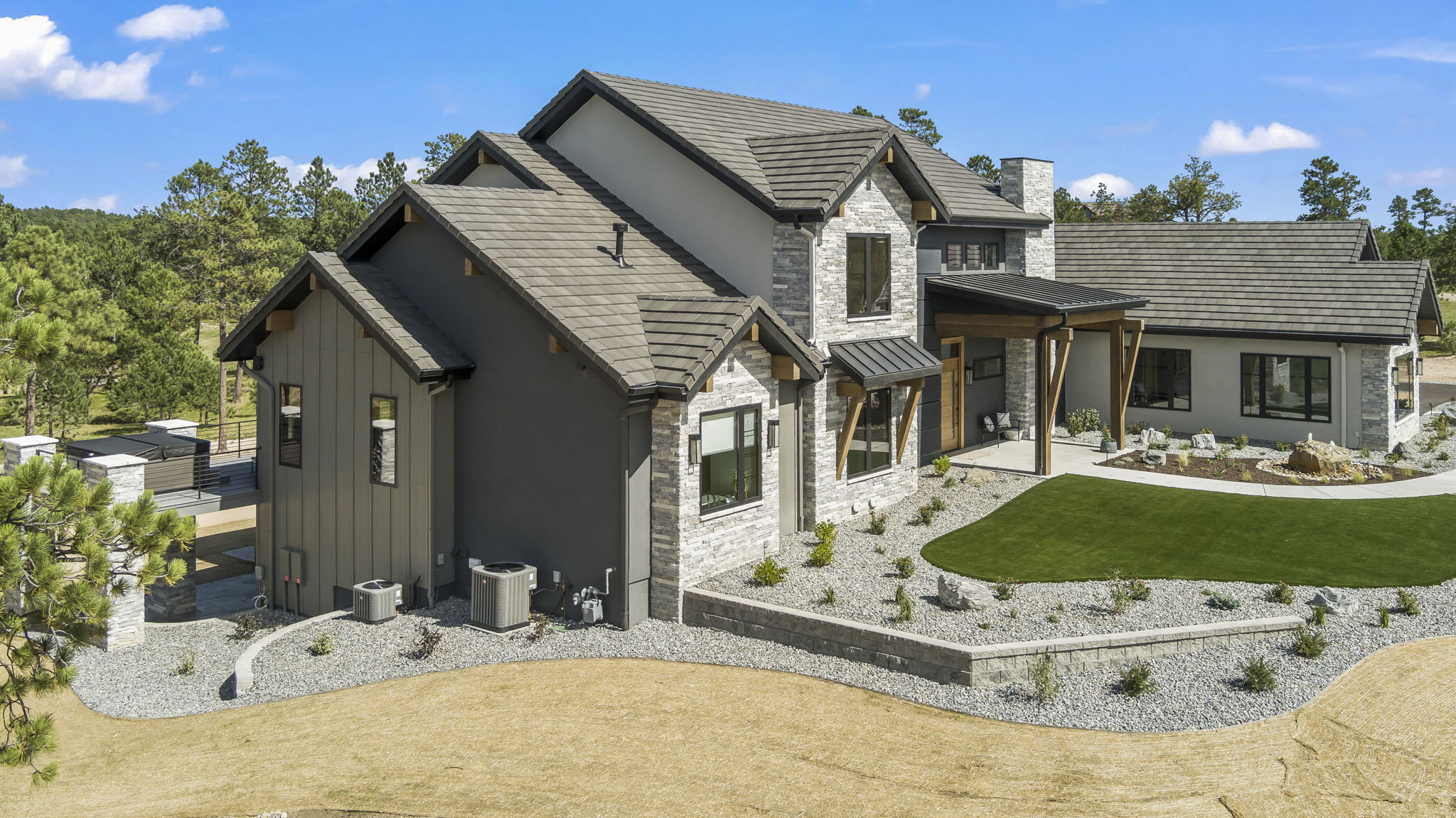 Saxton-Hollow-Exterior-1